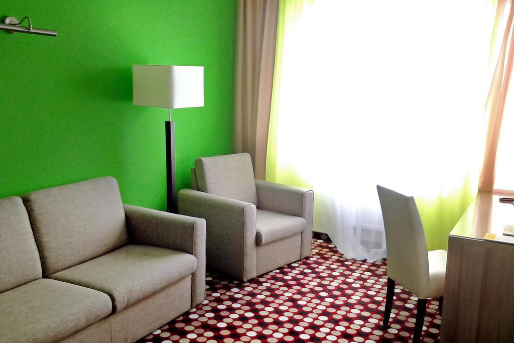 Hotel Optima Rivne Habitación foto