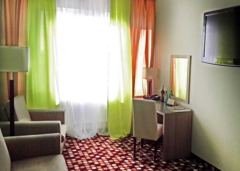 Hotel Optima Rivne Exterior foto